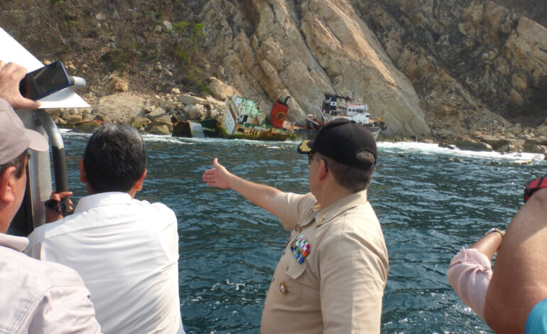 Marina realiza recorrido marítimo por la bahía de Acapulco con autoridades federales, estatales y municipales, para elaborar plan y programa de limpieza
