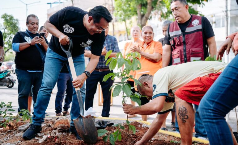 Sectur Guerrero lleva a cabo la Jornada de Reforestación en Zona Tradicional de Acapulco