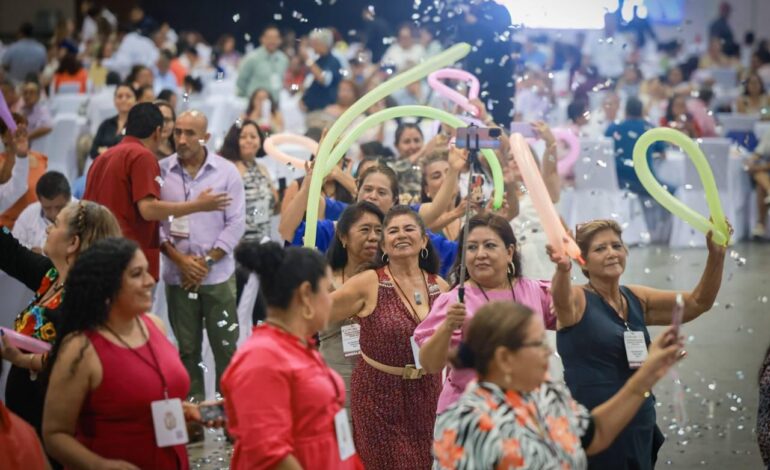 Celebra Evelyn Salgado el Día del Personal de Apoyo y Asistencia a la Educación en Guerrero