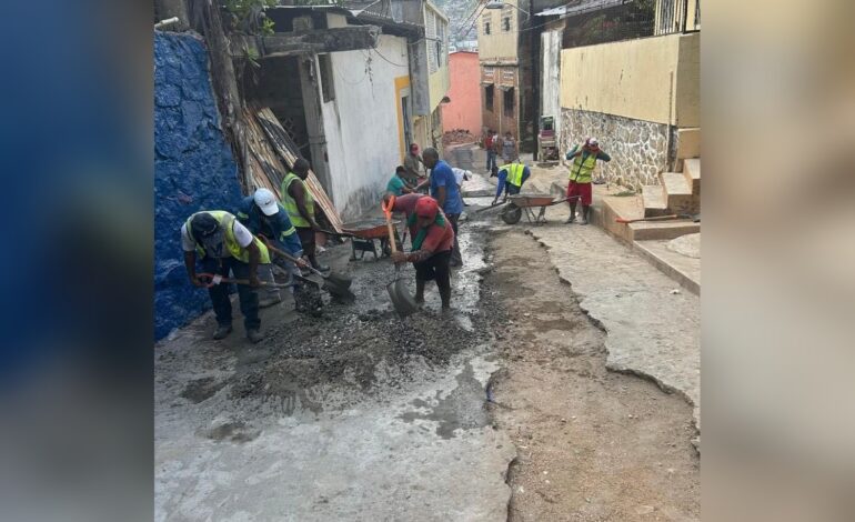 Rehabilita Gobierno de Abelina tubería de drenaje en colonia Centro