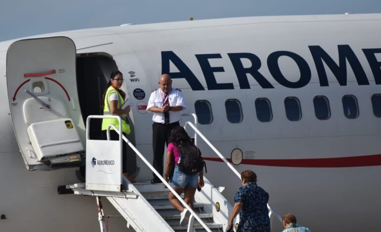 Usuarios del Aeropuerto Internacional General Juan N. Álvarez de Acapulco también padecen retrasos por la caída de Microsoft