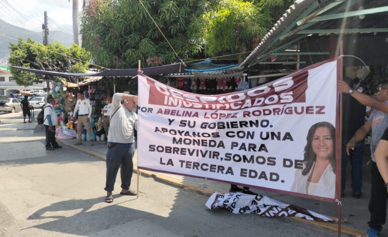 Despedidos del Ayuntamiento de Acapulco logran reunión para destrabar el conflicto laboral luego de marchar en la Costera