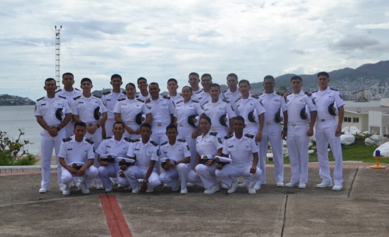 Recibe la Décima Segunda Región Naval a alumnos de la Escuela de Maquinaria Naval