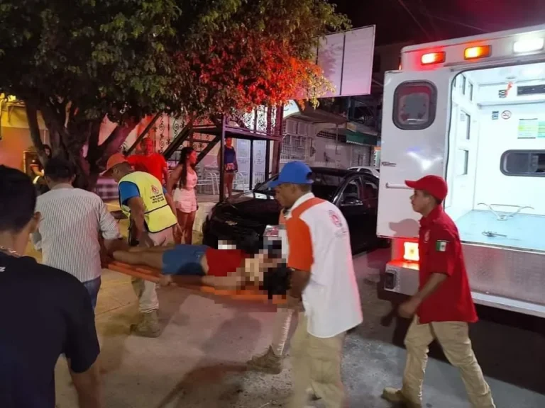 Accidente en juego mecánico deja a tres jóvenes heridos en Tecpan de Galeana