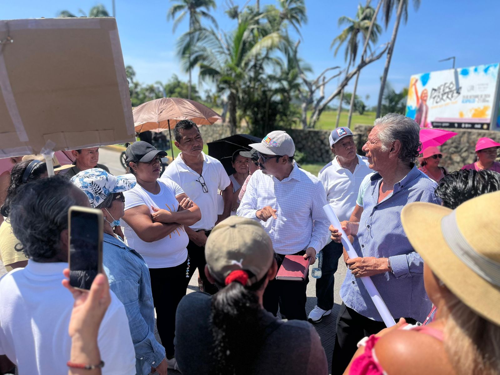 Atiende Gobierno de Abelina a ciudadanos de la zona Diamante