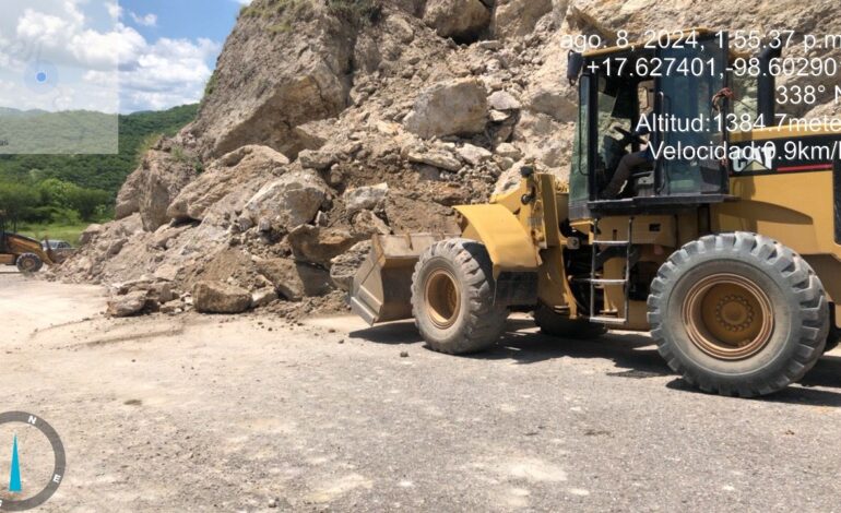 Atiende gobernadora Evelyn Salgado afectaciones por lluvias en Cualác, en la región de la Montaña