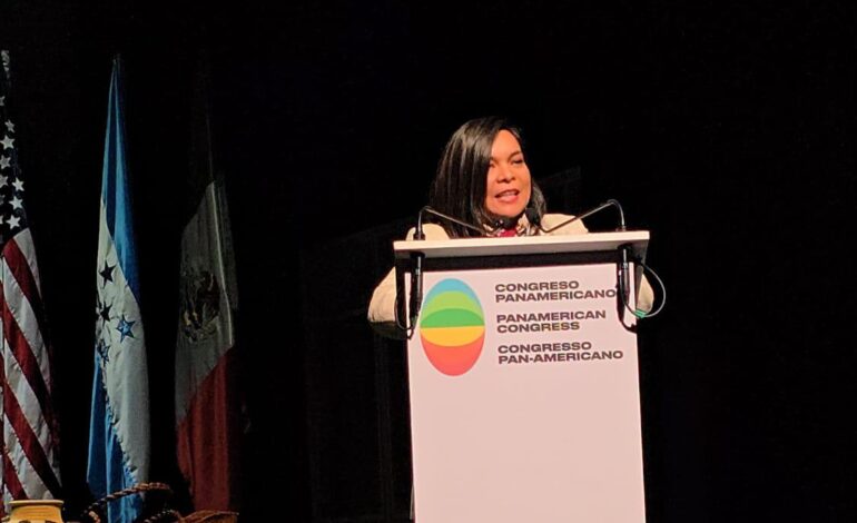 Asiste Beatriz Mojica a congreso Por la paz y contra el autoritarismo, en Bogotá
