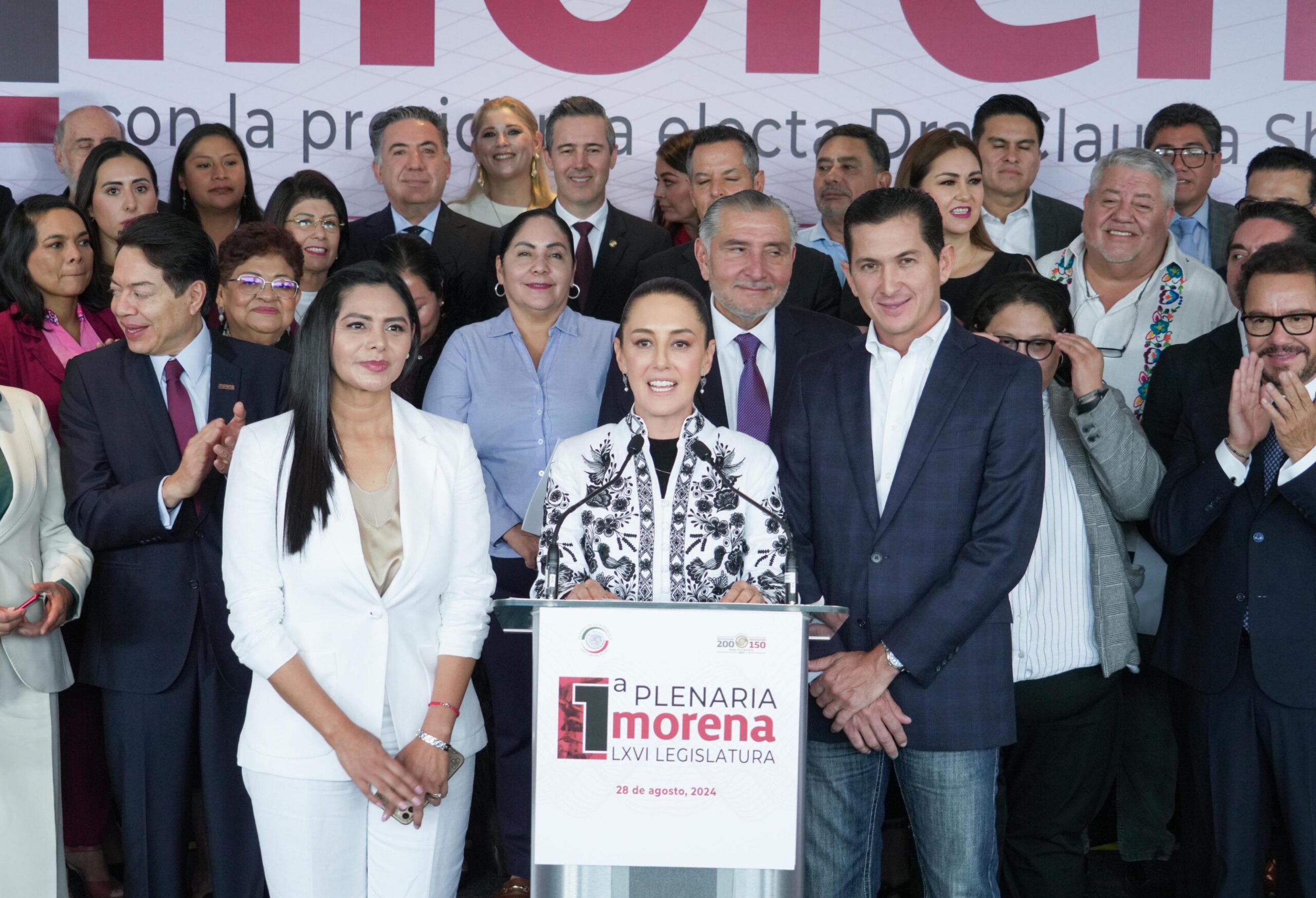 Celebra Claudia Sheinbaum bancada histórica de Morena con 66 senadores y senadoras