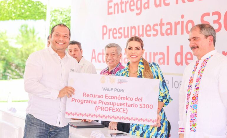 Cumple Evelyn Salgado compromiso para fortalecer la formación docente en Guerrero