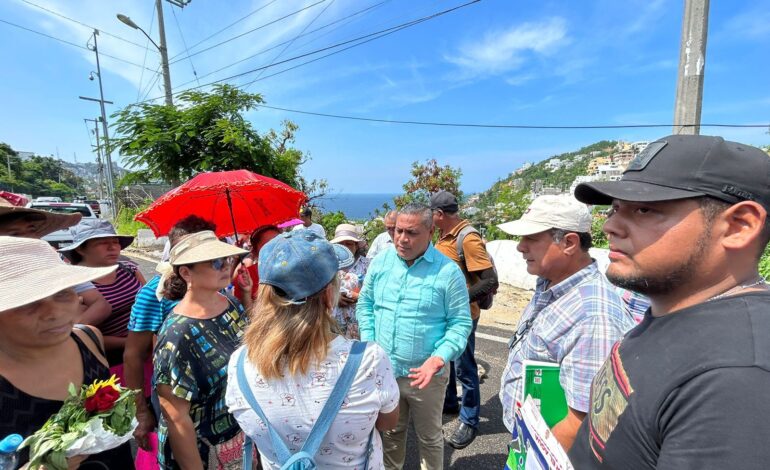Atiende Gobierno de Abelina López Rodríguez a vecinos de zona poniente y barrio de La Fábrica