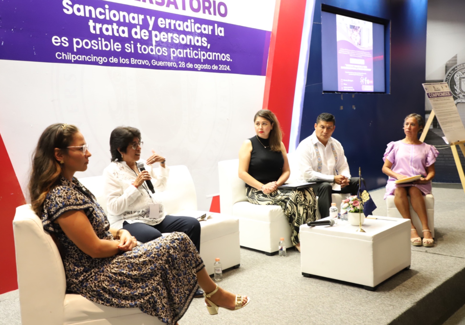 Participa el Congreso en conversatorio contra la trata de personas