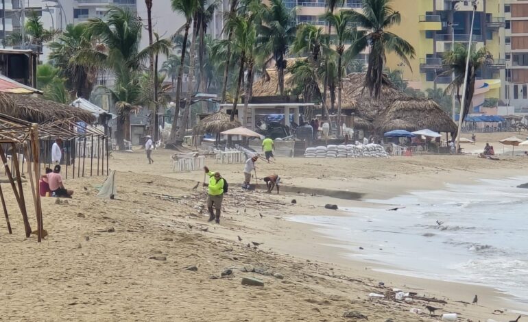 Instruye Evelyn Salgado a la Promotora y Administradora de Playas Acapulco operativo de limpieza por arrastre de basura