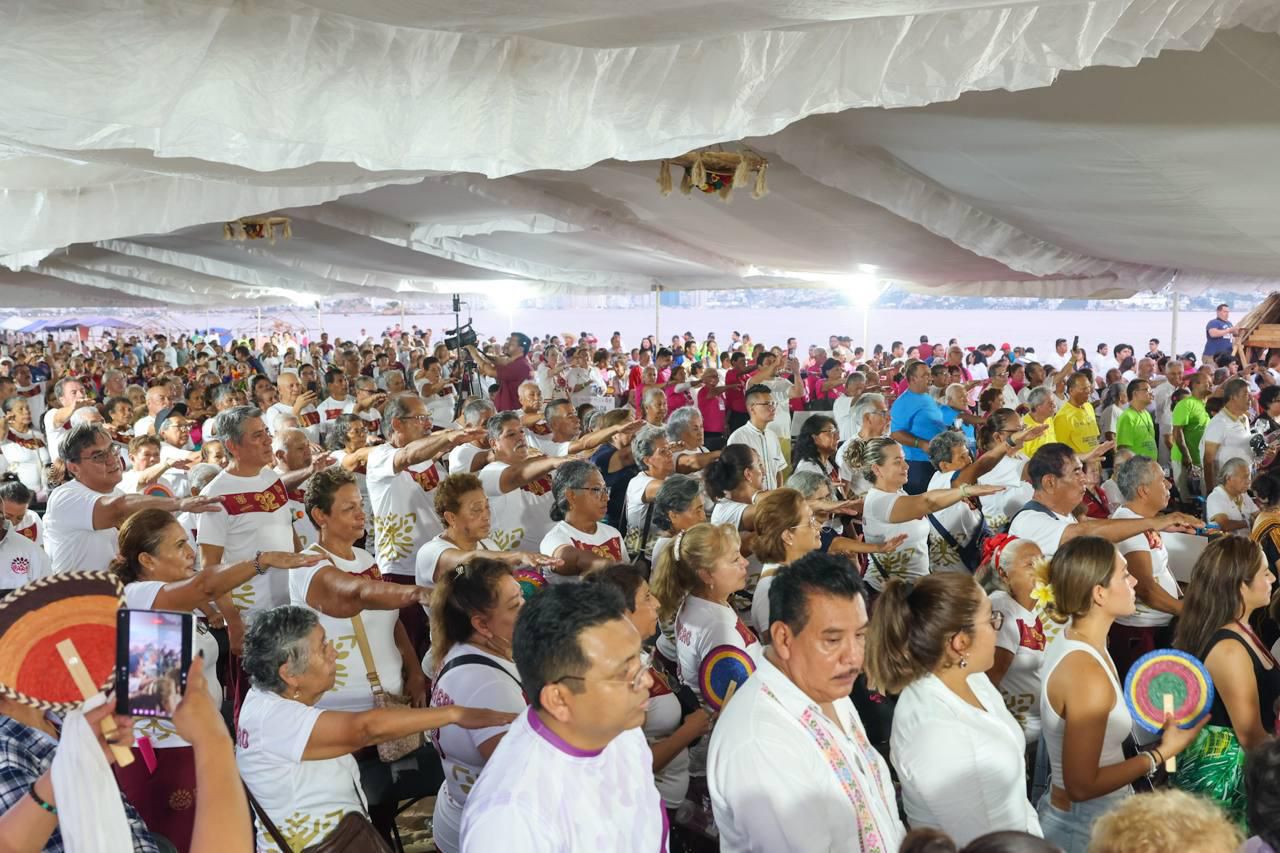 Da la bienvenida Evelyn Salgado a los participantes de las Cuartas Olimpiadas de Oro de las Personas Mayores 2024