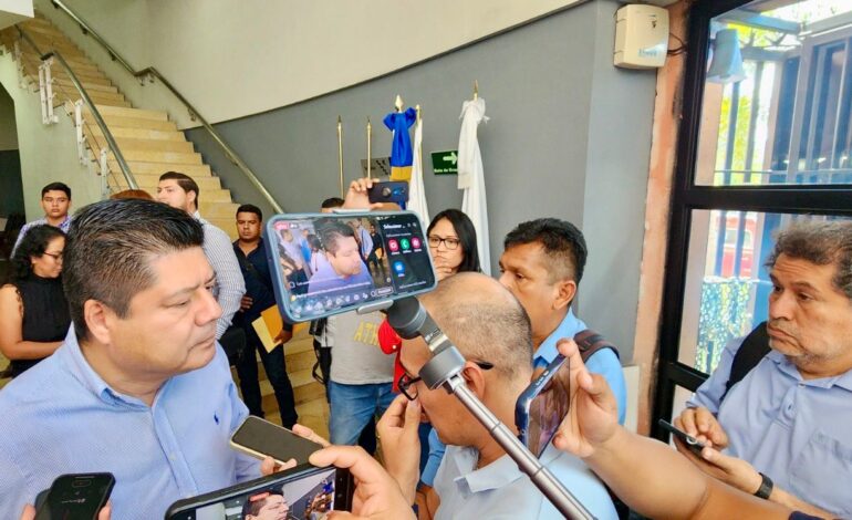 Robell Urióstegui coordinará al Grupo Parlamentario del PRD en la 64 Legislatura