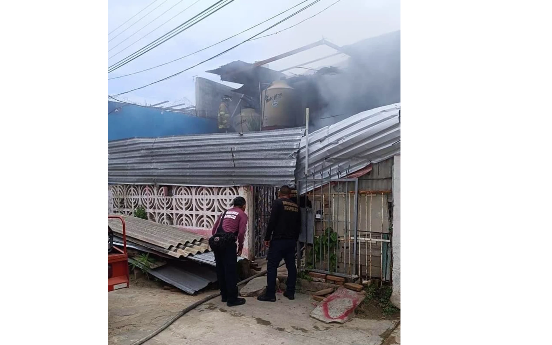 Asesinan a un hombre en Ciudad Renacimiento, Acapulco; queman su vivienda