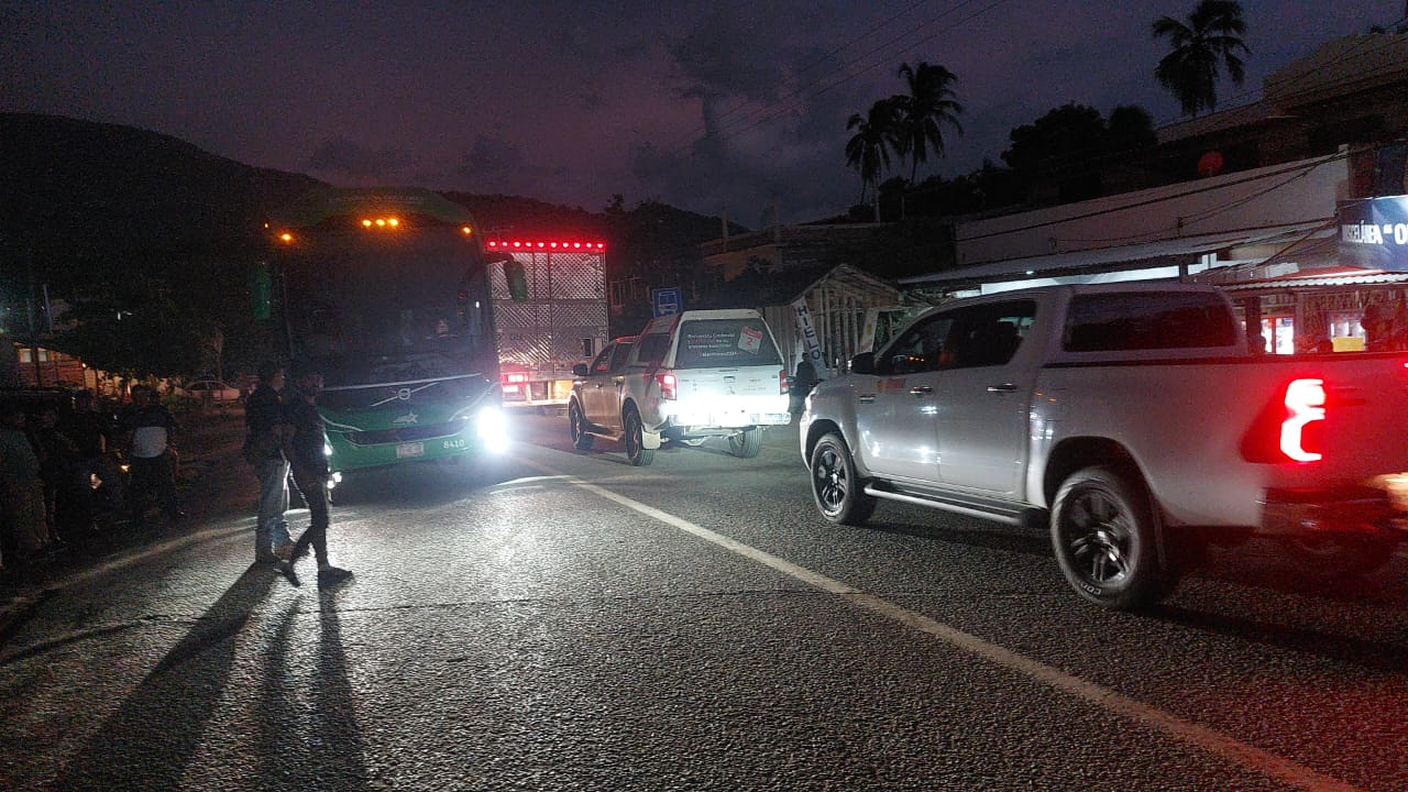 Gobierno de Guerrero logra la liberación de la carretera federal Acapulco-Zihuatanejo en la Costa Grande