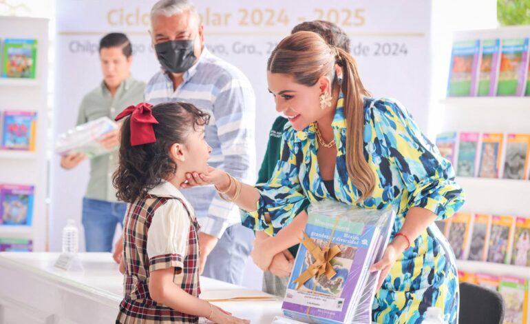 Evelyn Salgado da banderazo para la distribución de más de 5 millones de libros de textos gratuitos en Guerrero