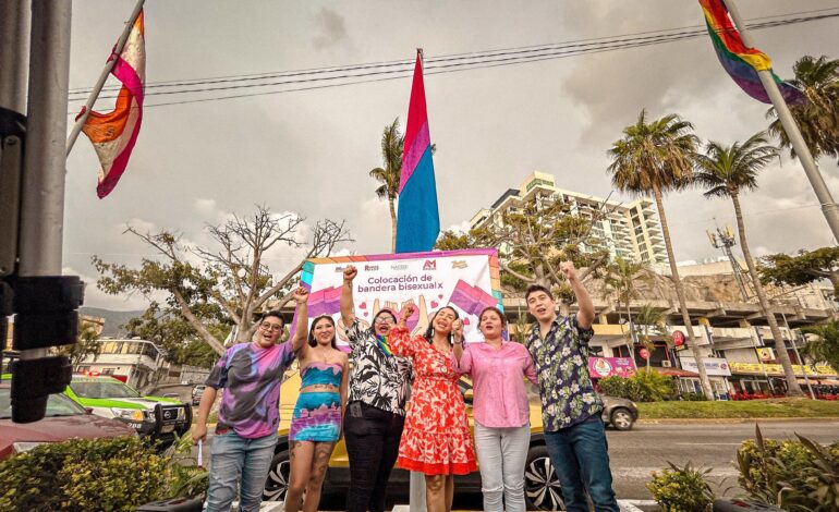 Revelación de la Bandera Bisexual en Acapulco: un paso más en la lucha por la visibilidad y los derechos de la comunidad LGBT+