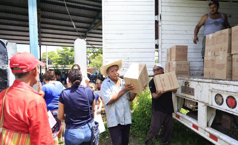 Despliega Evelyn Salgado entrega de apoyos en Tierra Caliente a través del DIF Guerrero
