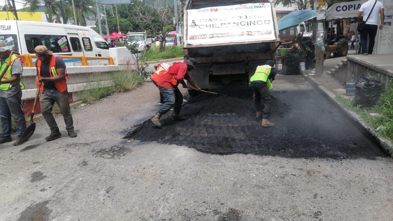 Continúan los trabajos de bacheo implementados por la gobernadora Evelyn Salgado en Chilpancingo