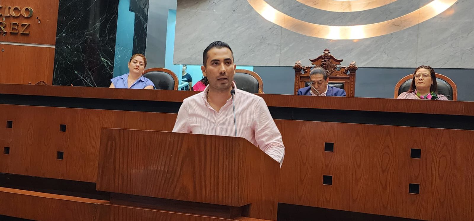 Caer en la tentación del autoritarismo o el avasallamiento haría daño a quien lo intente, señala el diputado Jorge Iván Ortega.