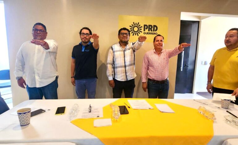 Mario Ruiz Valencia toma protesta a integrantes de Comisión Especial que llevarán la transición del PRD a su próximo registro como partido local