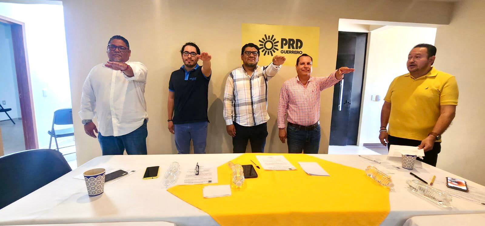Mario Ruiz Valencia toma protesta a integrantes de Comisión Especial que llevarán la transición del PRD a su próximo registro como partido local