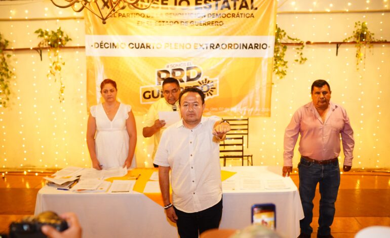 Nombra PRD Guerrero a Mario Ruiz Valencia como presidente interino para registrarlo ante el IEPC como partido local