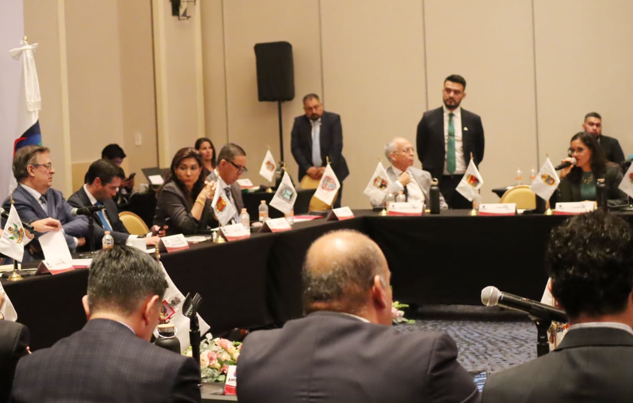 Guerrero presenta proyectos estratégicos en la Tercera Asamblea General Ordinaria de la AMSDE 2024