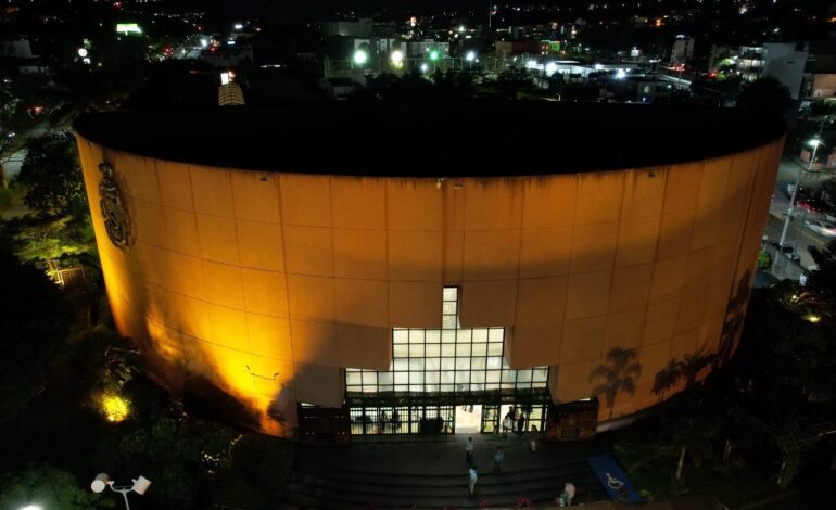 Iluminan en color dorado el Congreso de Guerrero por el mes de concientización del cáncer infantil