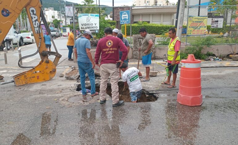 Atiende Protección Civil reportes por socavones en Costera