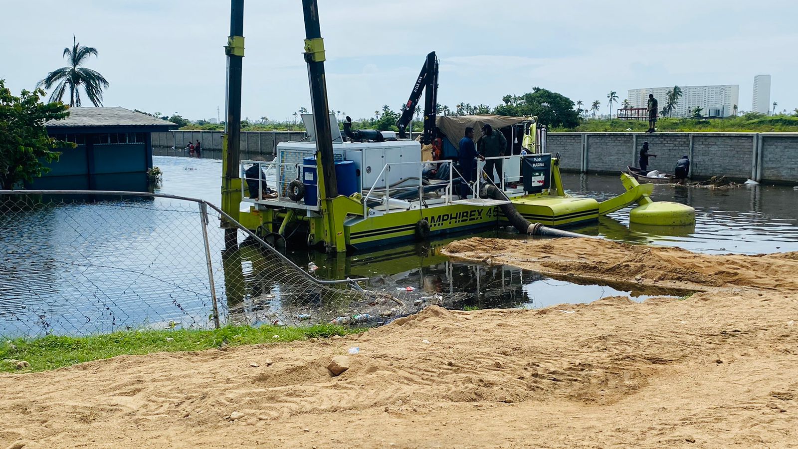 Supervisan trabajos de plantel inundado en Plan de los Amates, Acapulco
