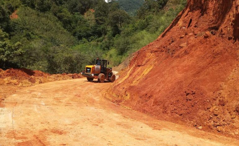 Cicaeg reestableció la comunicación en el tramo carretero de las localidades de Carrizal-Xochistlahuaca, en Tlacoapa
