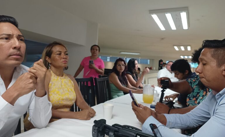 Yoshio Ávila alza la bandera de paz a Abelina López pero advierte que vigilarán el papel de sus funcionarios