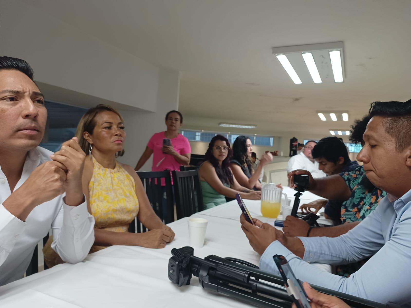 Yoshio Ávila alza la bandera de paz a Abelina López pero advierte que vigilarán el papel de sus funcionarios