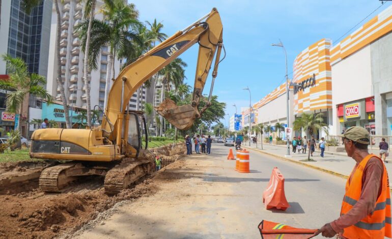 Instruye Evelyn Salgado redoblar esfuerzos en las obras de renovación de colectores sanitarios en la Costera de Acapulco
