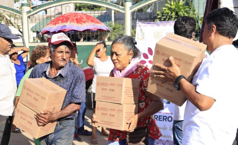 DIF Guerrero continúa con la entrega de apoyos alimentarios en Coyuca de Benítez