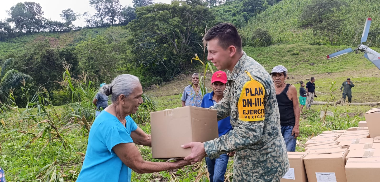 Personal naval continúa brindando apoyos a la población afectada en Guerrero tras el paso del huracán John