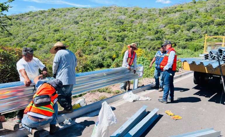 Supervisa CICAEG obra de rehabilitación de carretera en Huitzuco