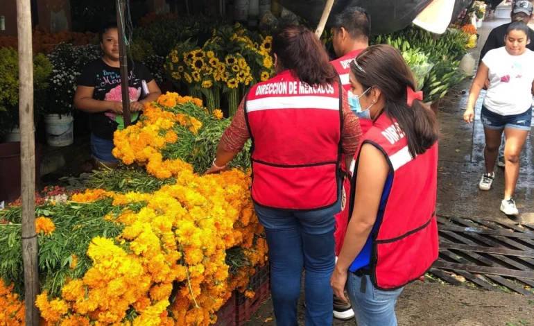 Supervisan Dirección de Mercados para mantener espacios libres y limpios por Día de Muertos