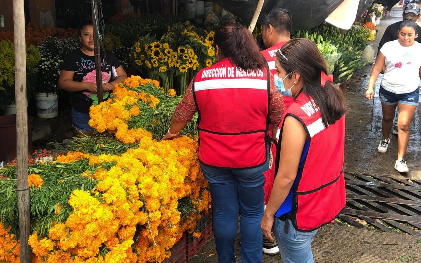 Supervisan Dirección de Mercados para mantener espacios libres y limpios por Día de Muertos