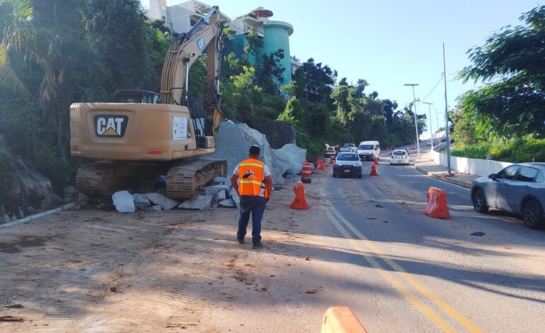 Gobierno de Guerrero continúa en la rehabilitación en la avenida Escénica de Acapulco