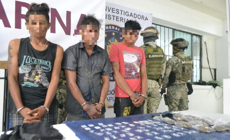 Caen tres presuntos narcomenudistas en Acapulco