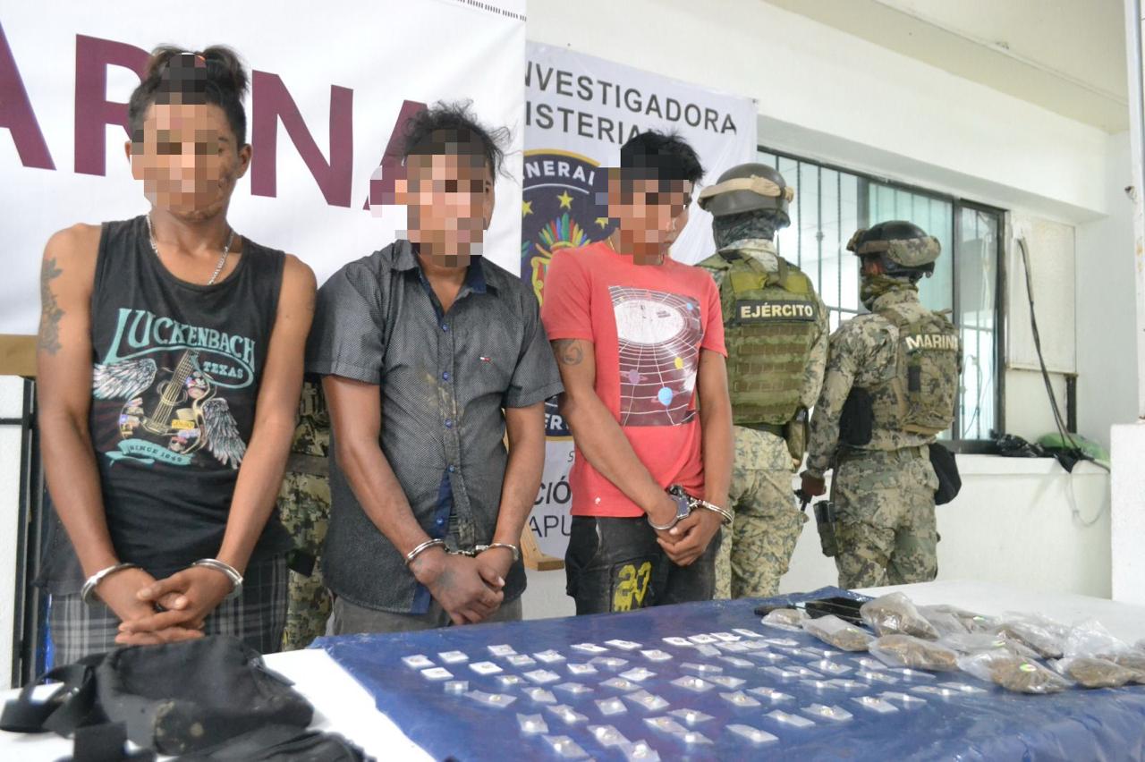 Caen tres presuntos narcomenudistas en Acapulco
