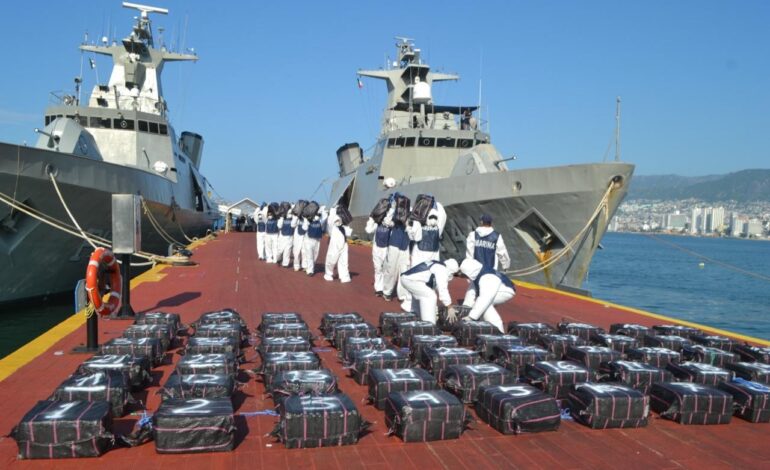 Marina asegura tres mil 600 kilogramos de presunta cocaína y detiene a nueve presuntos infractores de la ley en las costas de Guerrero
