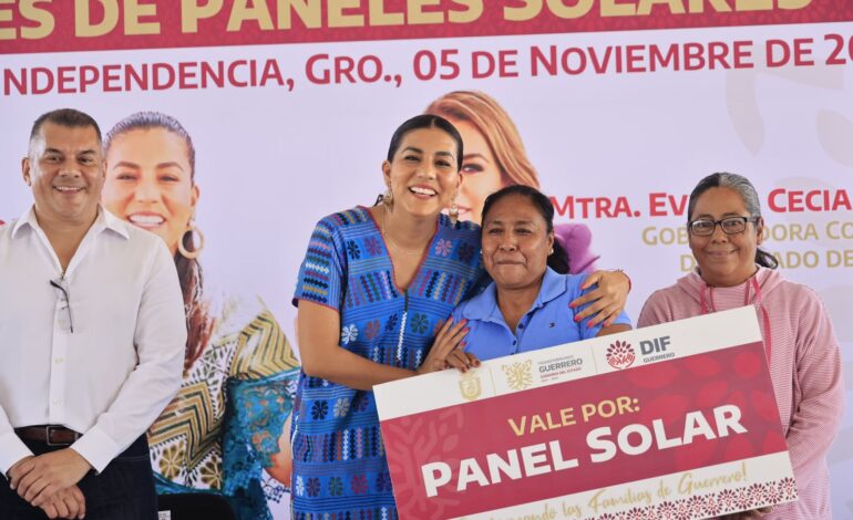 Entrega el DIF Guerrero paneles solares en la zona Norte del Estado