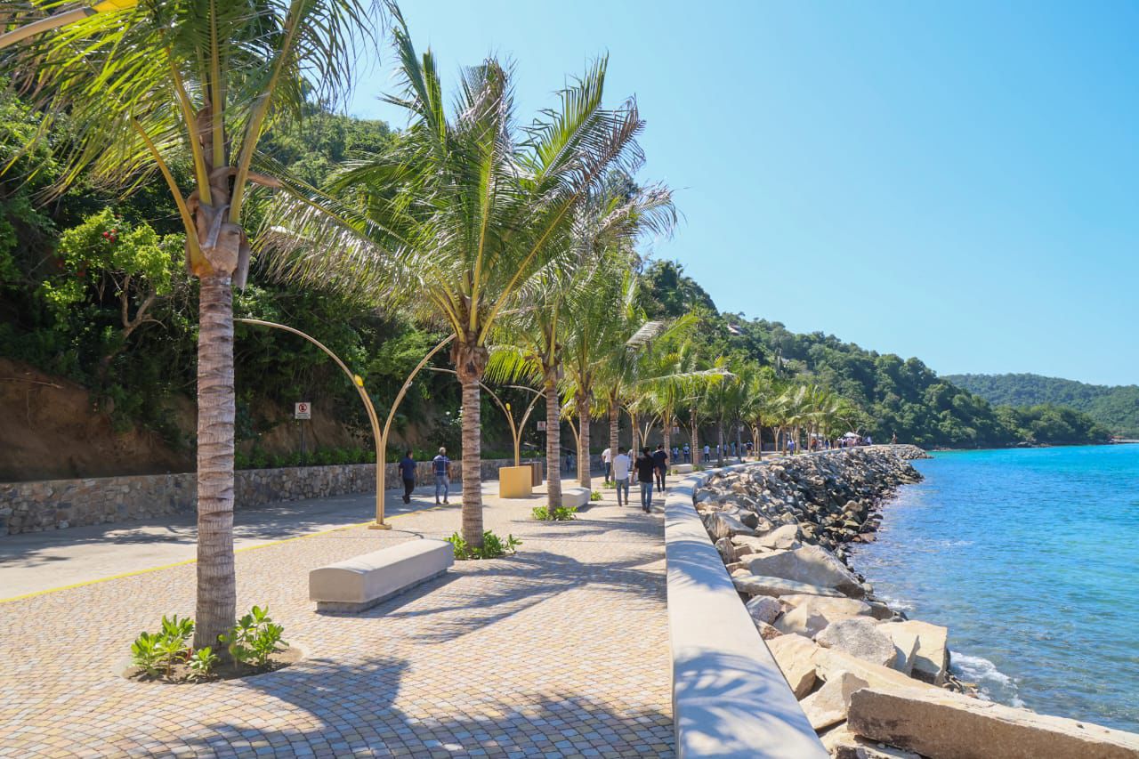 Inaugura la gobernadora Evelyn Salgado el paseo turístico “Capricho del Rey”, en Zihuatanejo