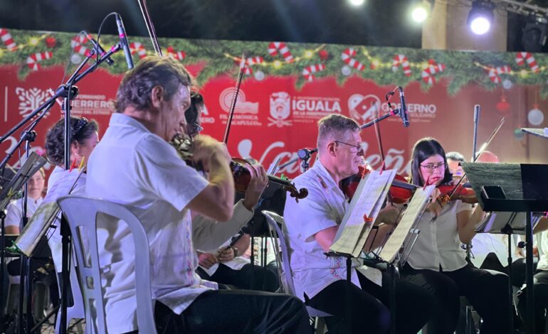 Disfrutan los Igualtecos Concierto Navideño de la Orquesta Filarmónica de Acapulco