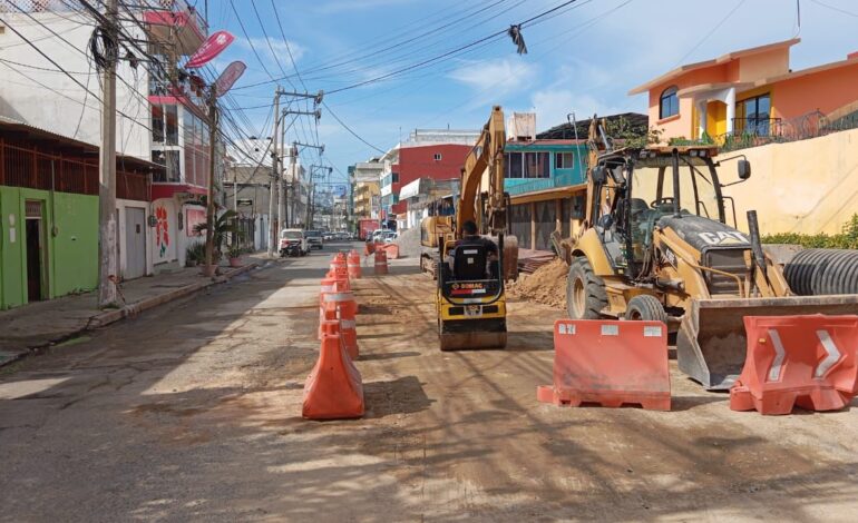 CAPASEG interviene y abre la circulación vehicular en la calle Cristóbal Colón de Acapulco