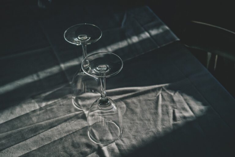 table-5706576_1280